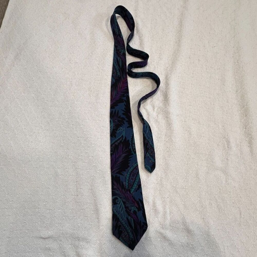Woodward Blue Purple Paisley Print 100% Silk Tie